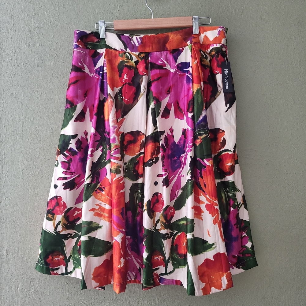 Mix Nouveau Skirt Size XL Floral New With Tags Pockets On The Side